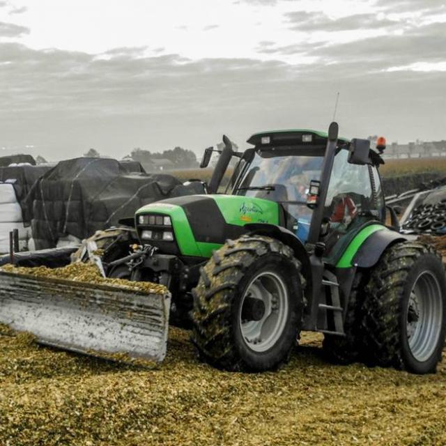 Aanrijden maïsput Deutz Agrotron 150